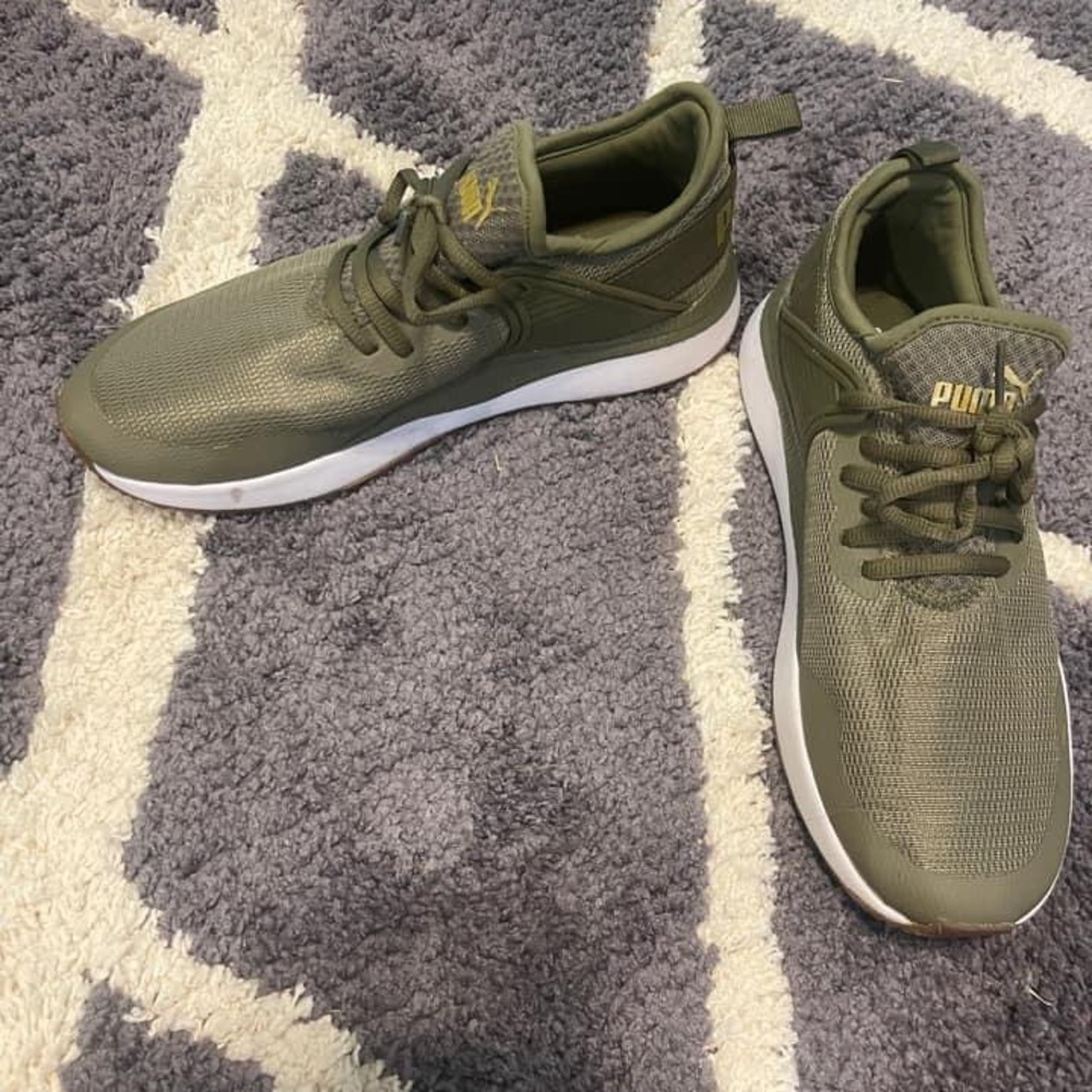 Women’s Puma Tennis Shoes